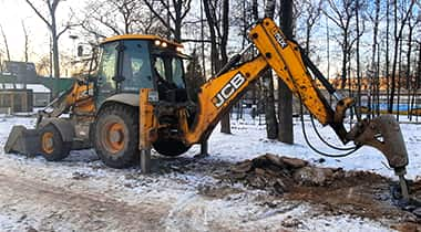 Экскаватор погрузчик JCB 3CX с гидромолотом аренда